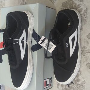 SZ 10: Fila Men's Black Sneakers